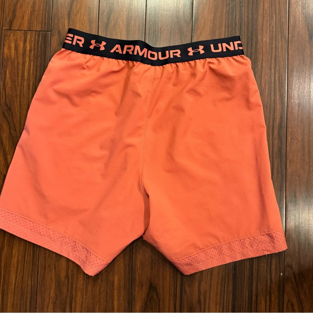 2 for 1 deal. Under Armor shorts and NorthFace Pullover - Picture 5 of 6